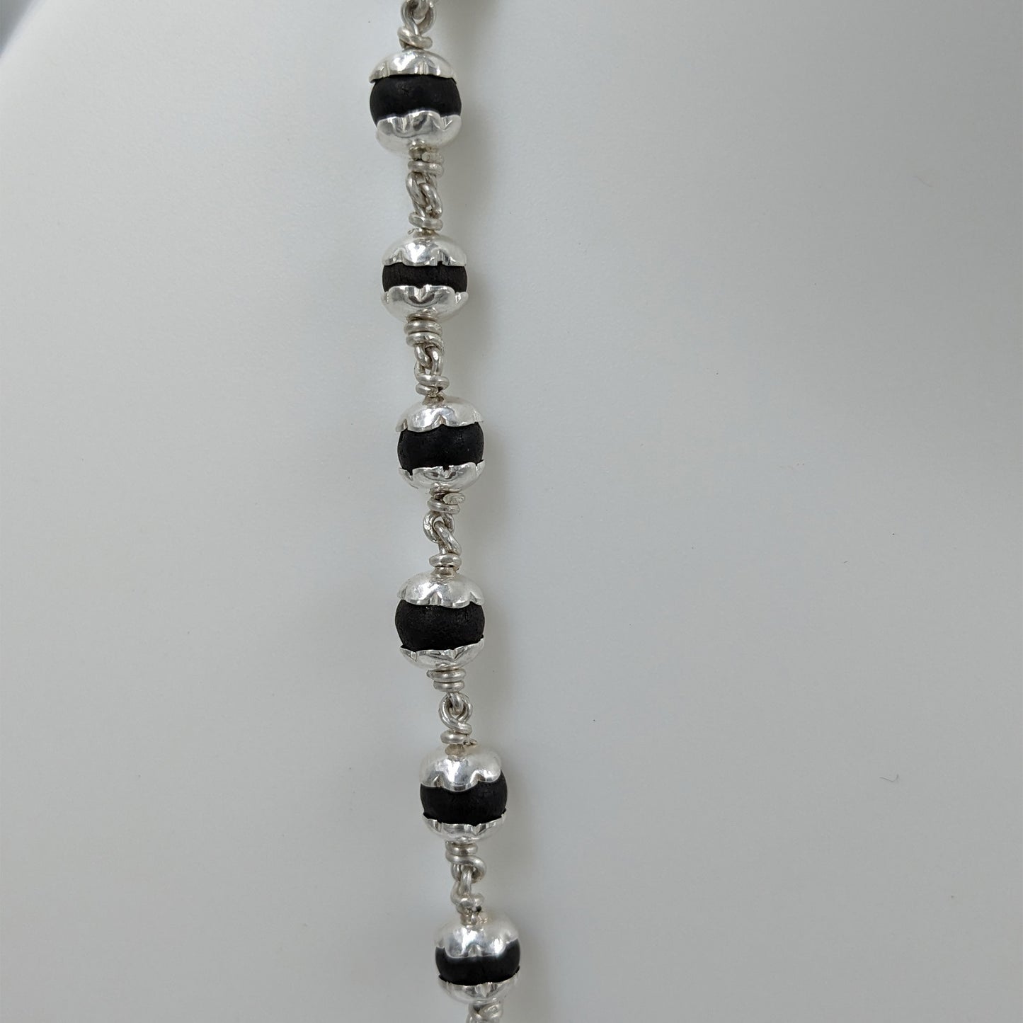 கருங்காலி வெள்ளி (Cup) மாலை 6 MM (54+1)